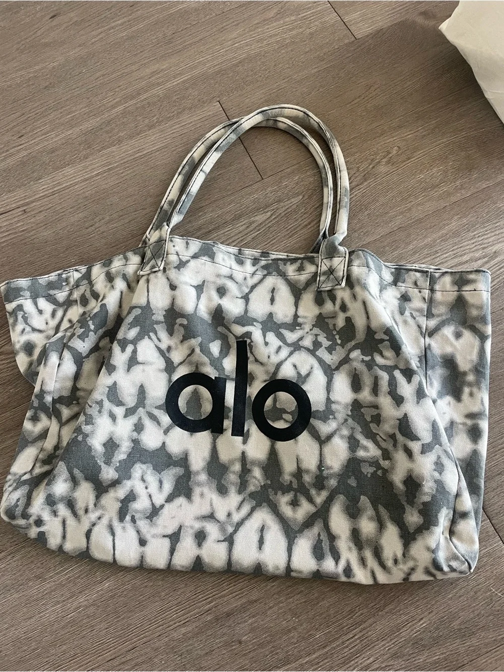 ALO Yoga Gray Tie-Dye Iconic Shopper Tote